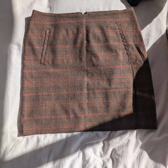 Contemporaire Classic Brown Plaid Skirt - Picture 1 of 3